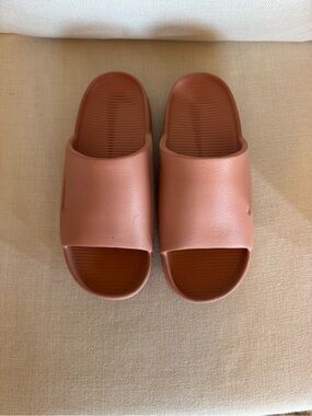 Nike Women's Slide Sandals in Terracotta Rose